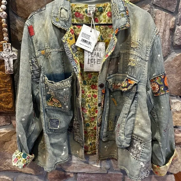 Magnolia Pearl unbreakable love denim jacket (✨PRICE FIRM✨) - Picture 1 of 5